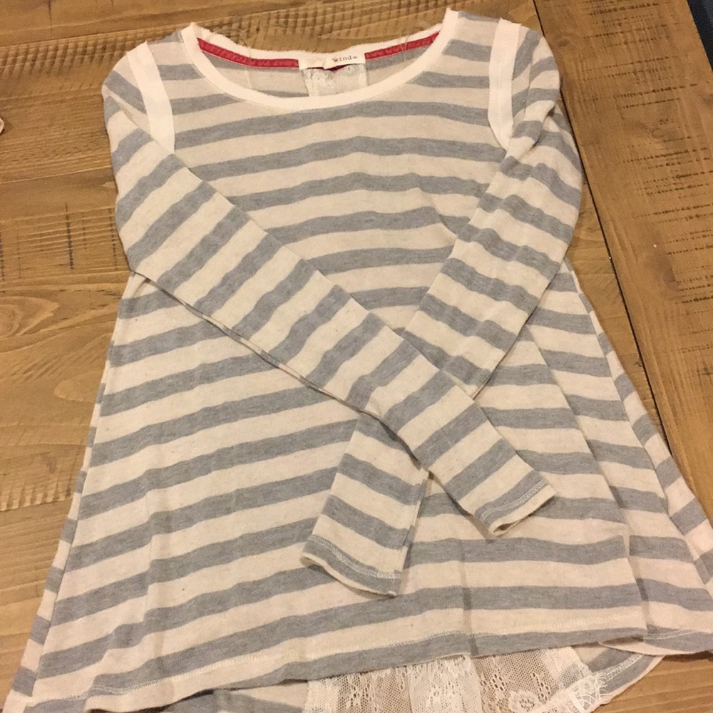 Long sleeve shirt with stripes and lace.